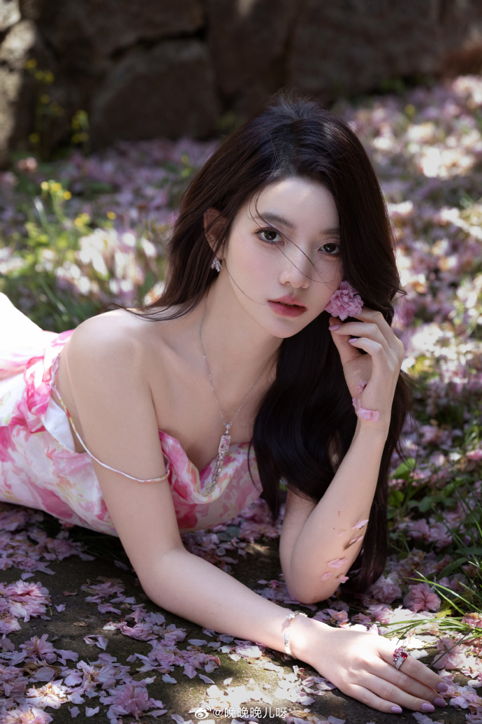 离婚那天她笑了 婚姻短剧封面